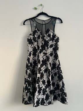 NWT BCBGeneration Black Ivory Floral Fit & Flare Cocktail Dress Size 2